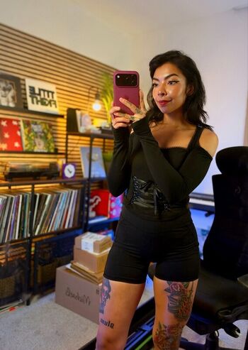 Full leaked Aileensenpaireacts private onlyfans photo