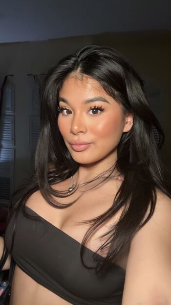 Full leaked Aleenatran private onlyfans photo
