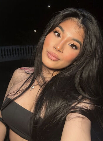 Full leaked Aleenatran private onlyfans photo
