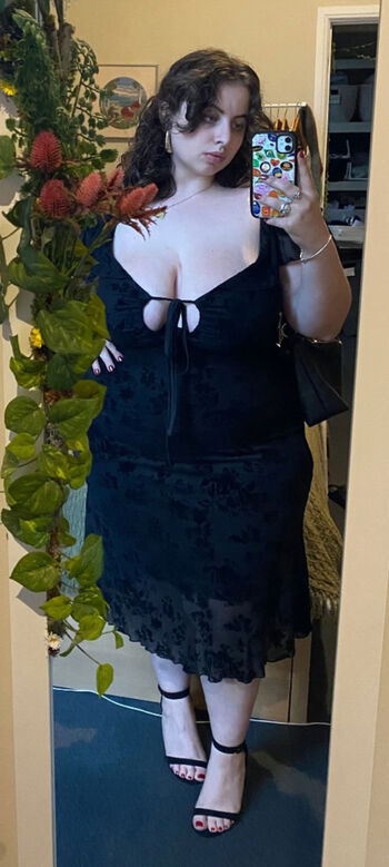Annabelle R
