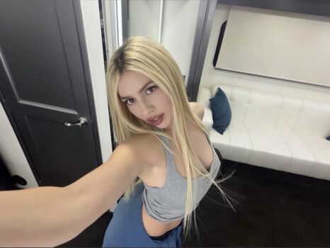 Ava Max