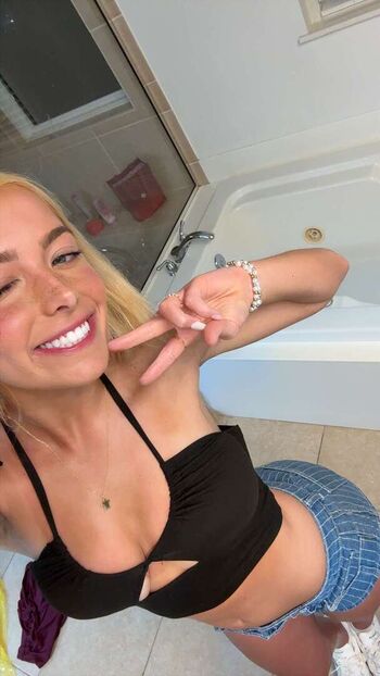 Ava Nucci