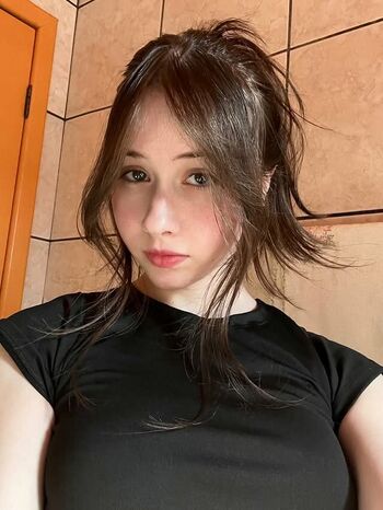 Full leaked Handcuffs/ private onlyfans photo