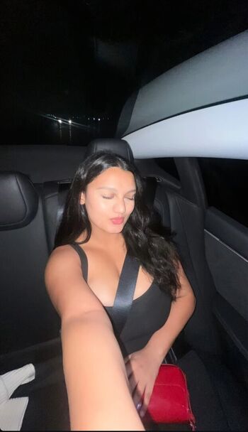 _ayushaaaa__
