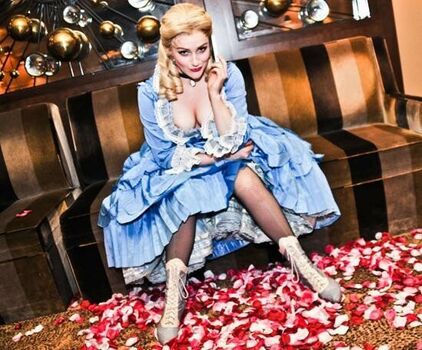 Betsy Wolfe