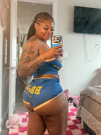 Full leaked Bignie private onlyfans photo