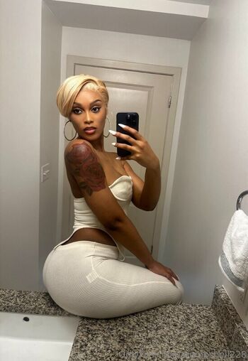 __Bombshell__