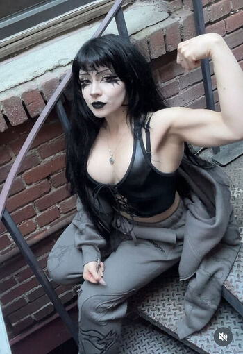 Full leaked Buffgothmom private onlyfans photo