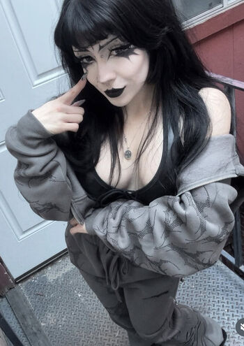 Full leaked Buffgothmom private onlyfans photo