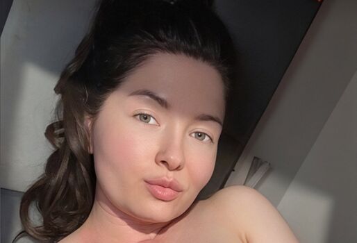 Full leaked Busty ema page private onlyfans photo