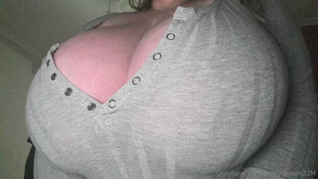 bustyqueen32m