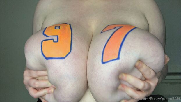 bustyqueen32m