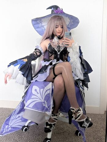 Full leaked Kinkyemma/ private onlyfans photo