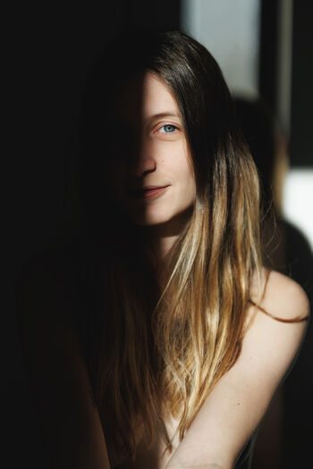 Celine_in_frame