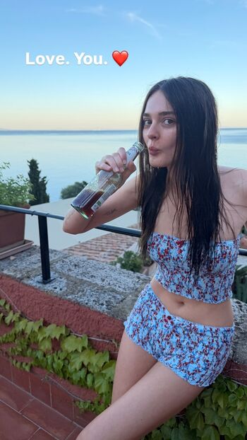 Full leaked Charlotte lawrence private onlyfans photo
