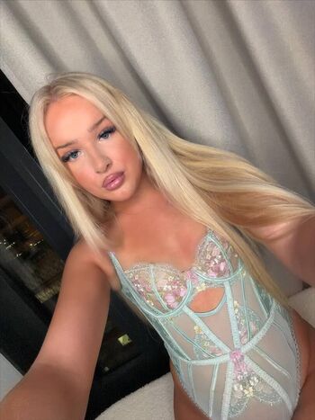 Chlo May