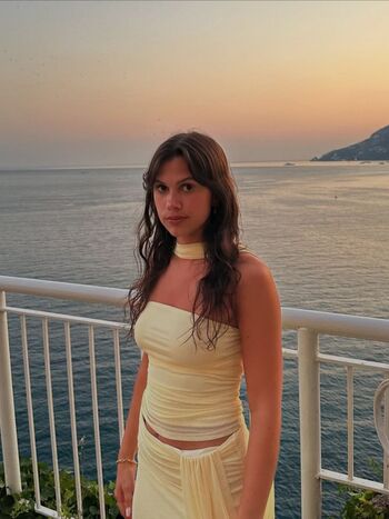 Cloe Zzini
