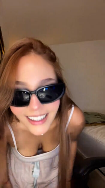Full leaked Flashingemma / private onlyfans photo