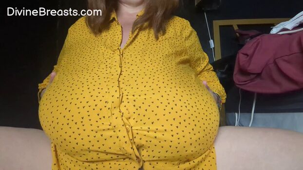 DIVINEBREASTS.COM