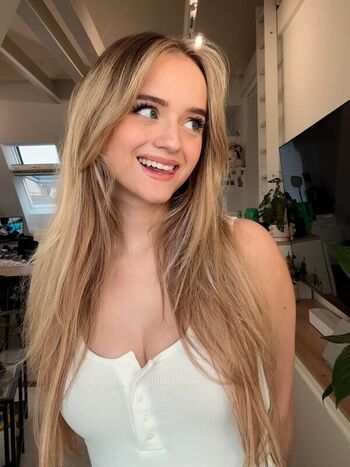 Full leaked Easyemi private onlyfans photo