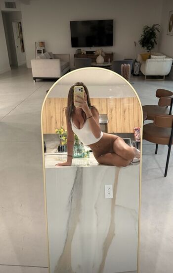 Full leaked Ellapetitee private onlyfans photo