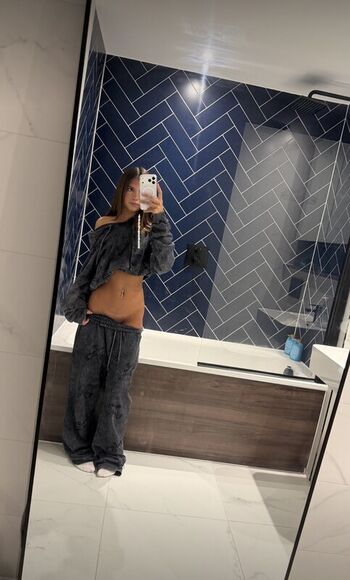 Full leaked Ellapetitee private onlyfans photo