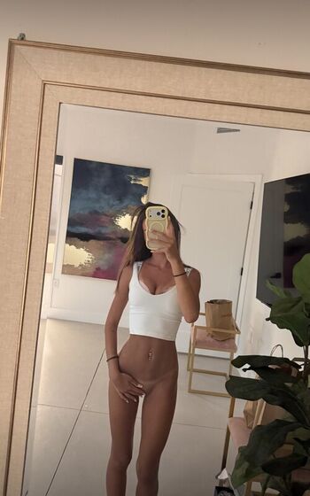 Full leaked Ellapetitee private onlyfans photo