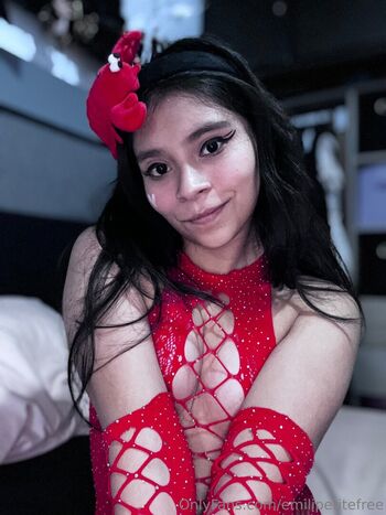 Full leaked Emilipetite page private onlyfans photo