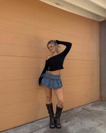Full leaked Emily kelavos private onlyfans photo