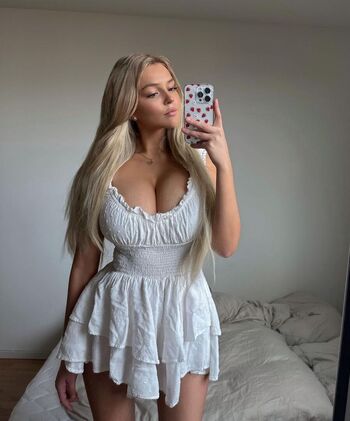 Full leaked Tiana blow/ private onlyfans photo