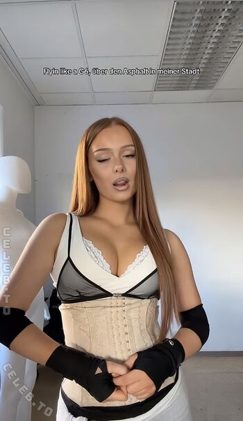 Full leaked Maham malek/ private onlyfans photo