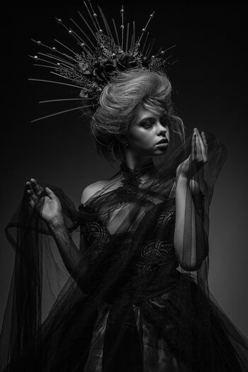 Eva Lee Model