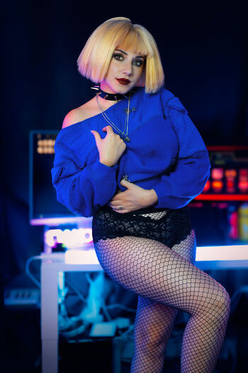 Ezy Summers Cosplay