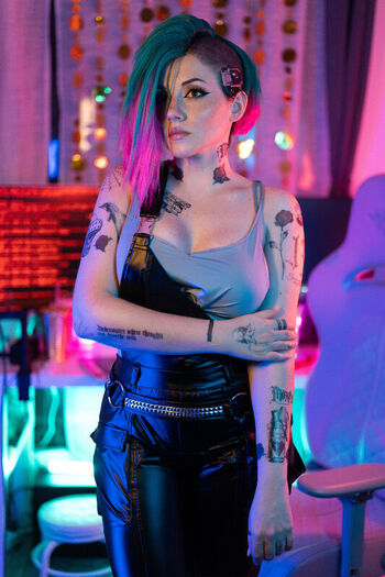 Ezy Summers Cosplay