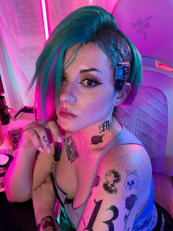Ezy Summers Cosplay