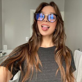 Full leaked Hailee steinfeld private onlyfans photo