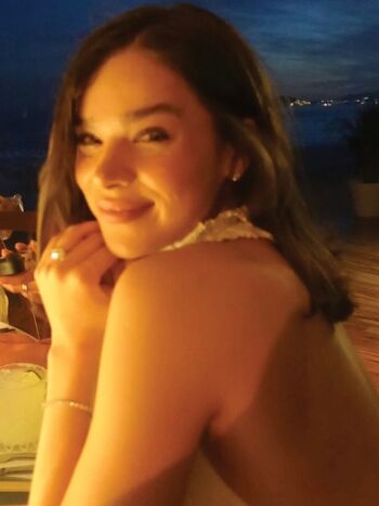 Full leaked Hailee steinfeld private onlyfans photo