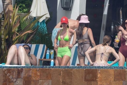 Hailey Bieber