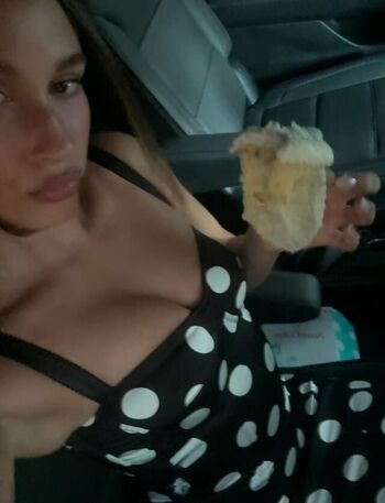 Hailey Bieber