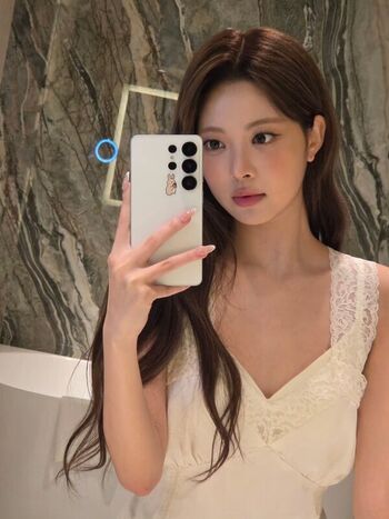 Hong Eunchae 홍은채
