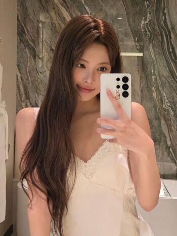 Hong Eunchae 홍은채
