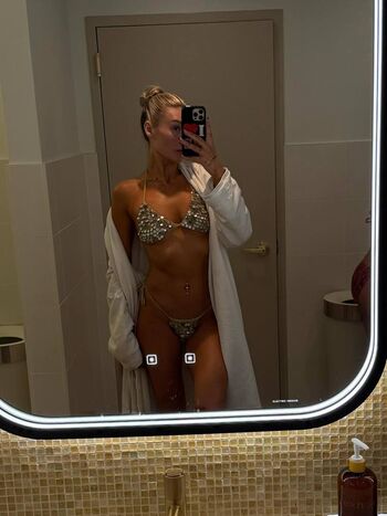 Izzi Dame