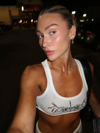 Izzi Dame