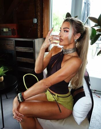 Izzi Dame