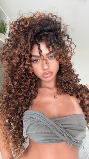 Full leaked Viviennevo/ private onlyfans photo
