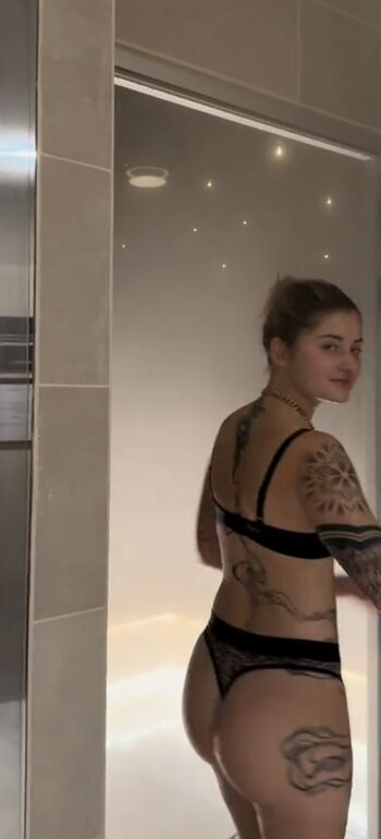 Full leaked Angela bay/ private onlyfans photo