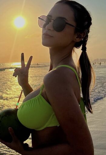 Juliaa Off
