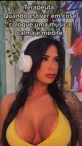 Jully Oliveira