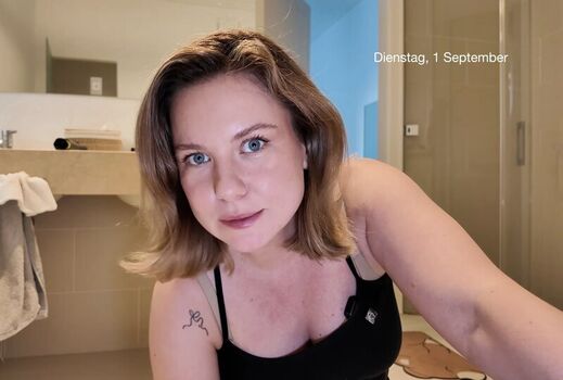 Full leaked Glossybabe/ private onlyfans photo