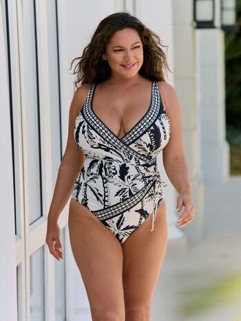 Kelly Brook